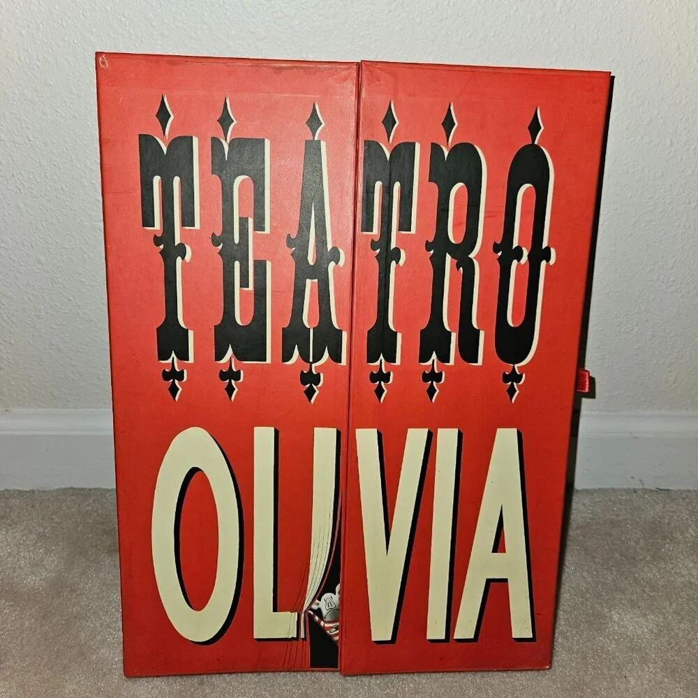 Olivia teatro 2004
